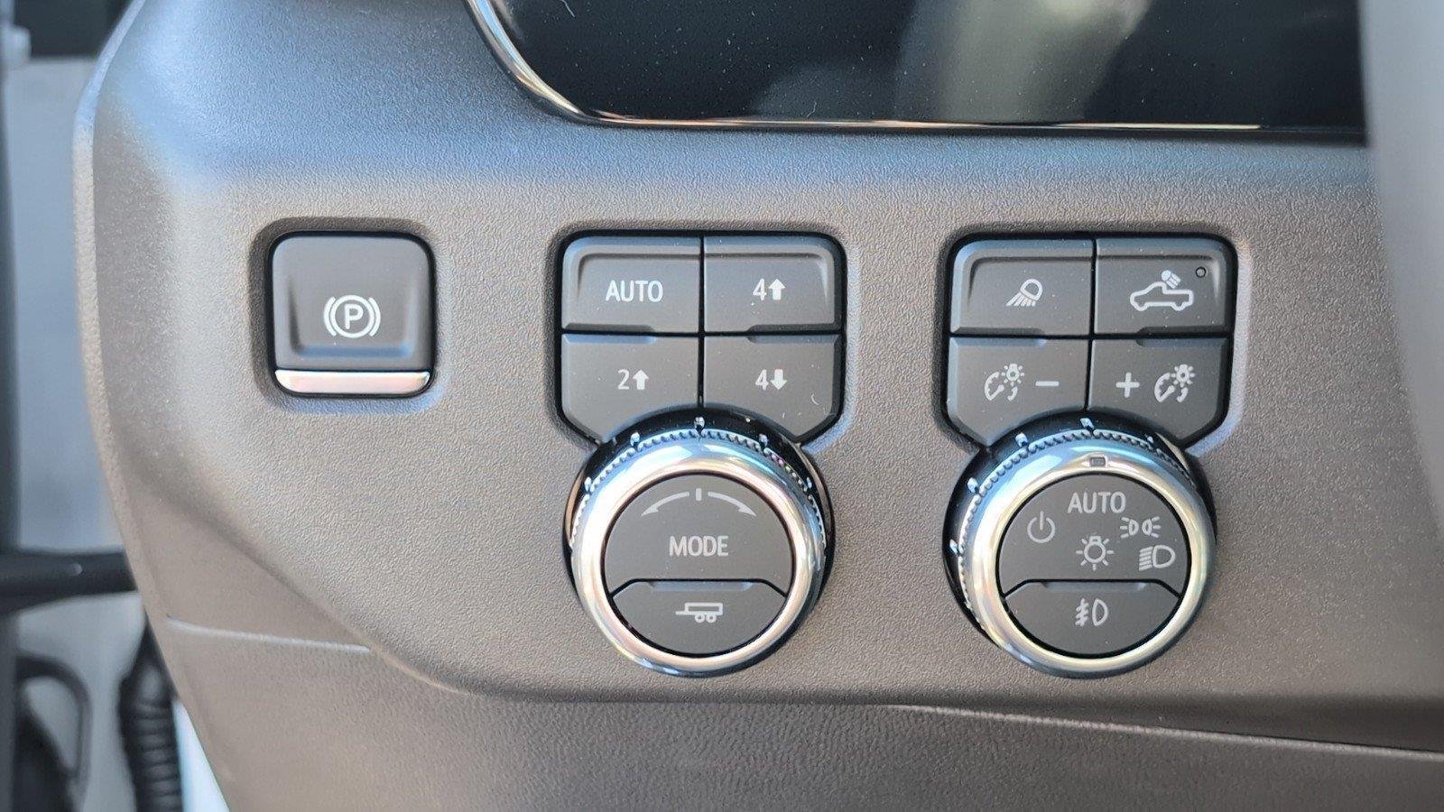 New 2026 Glacier White Tricoat GMC SLT image 32