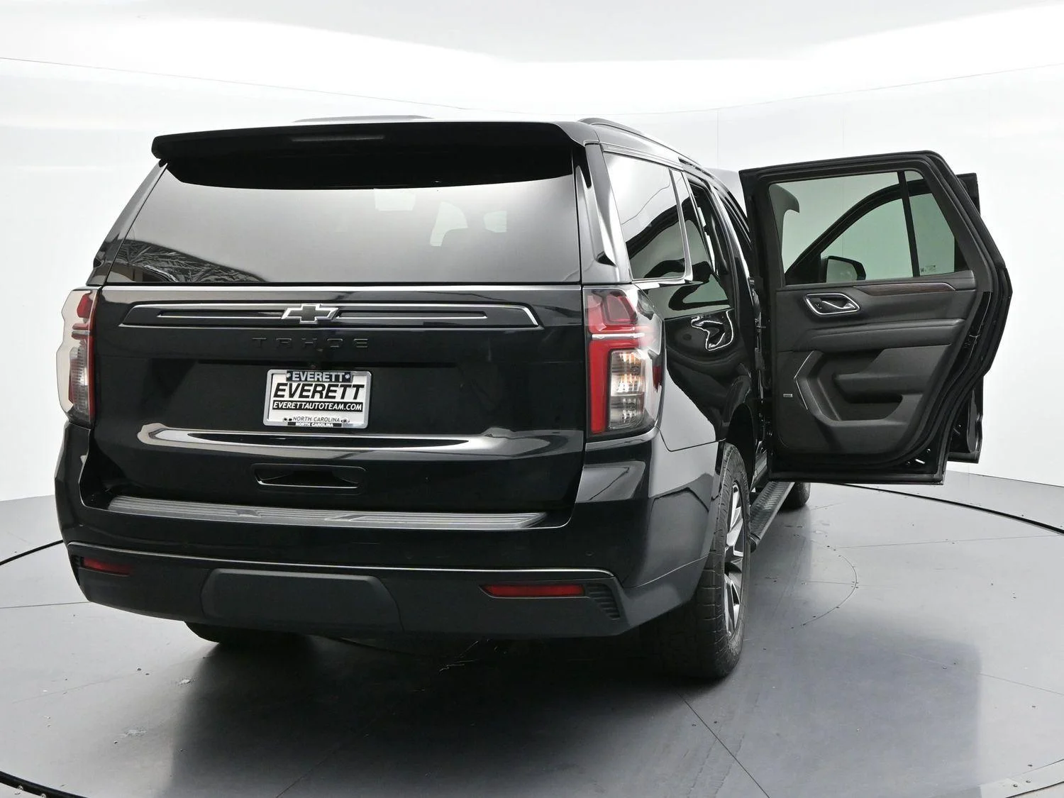 Used 2023 Black Chevrolet Z71 image 42