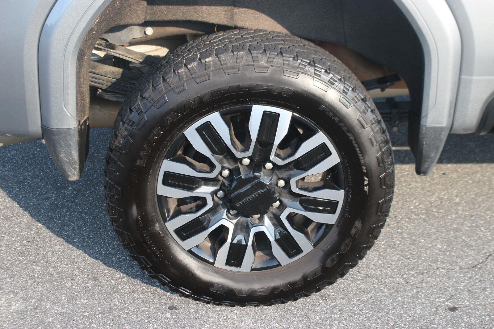 Used 2024 Sterling Metallic GMC Denali Ultimate image 40