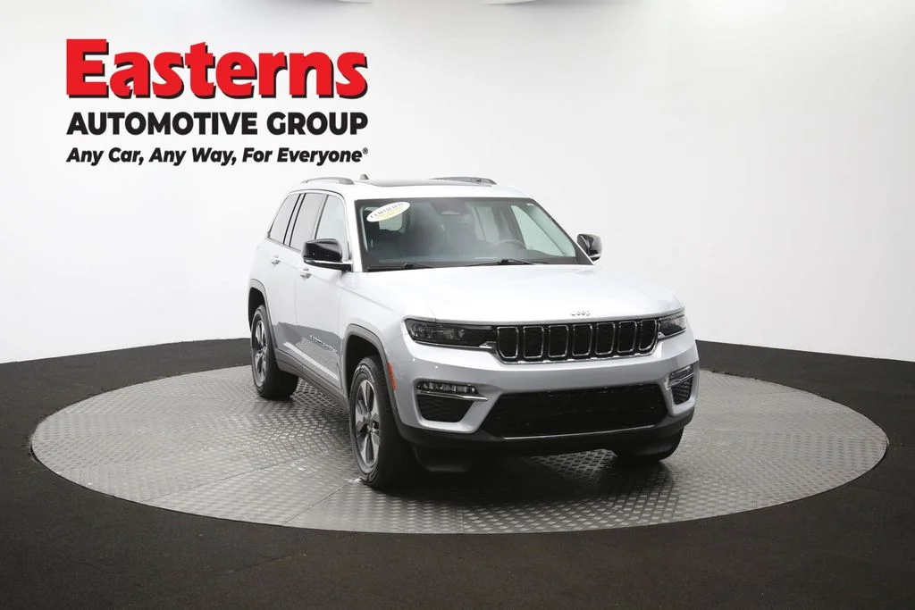 Used 2022 Silver Jeep 4xe image 54