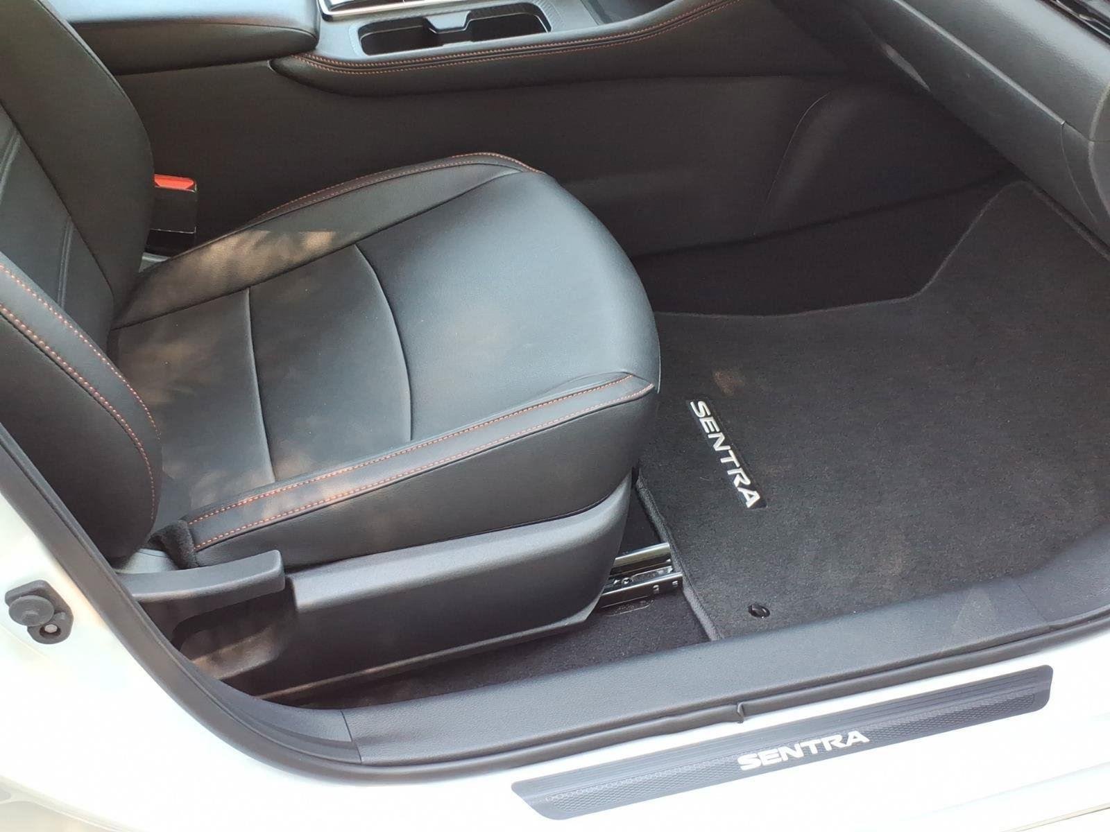 Used 2025 Aspen White Tricoat/Super Black Nissan SR image 23
