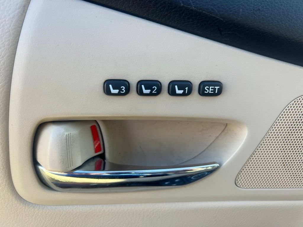 Used 2013 Starfire Pearl Lexus 450h image 21