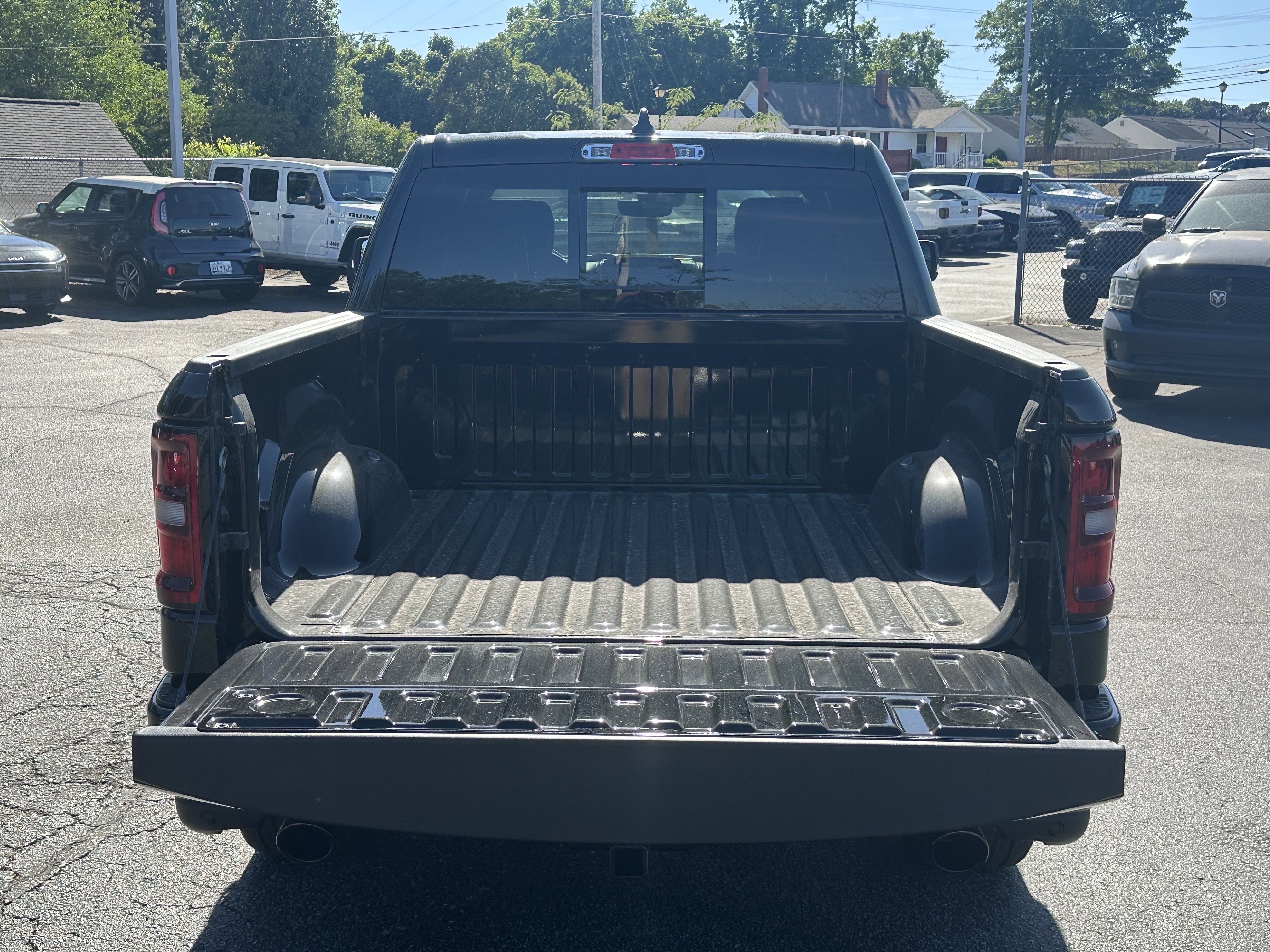 New 2026 Diamond Black Crystal Pearl-Coat Exterior Paint RAM Laramie image 19