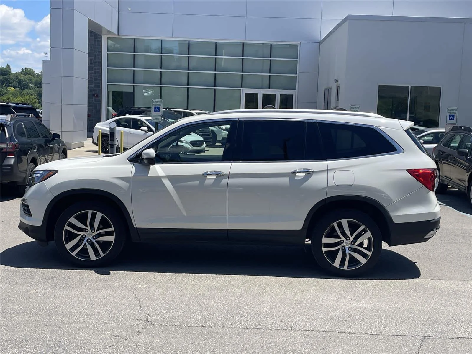 Used 2016 Honda Pilot Touring with VIN 5FNYF6H91GB039442 for sale in Canonsburg, PA