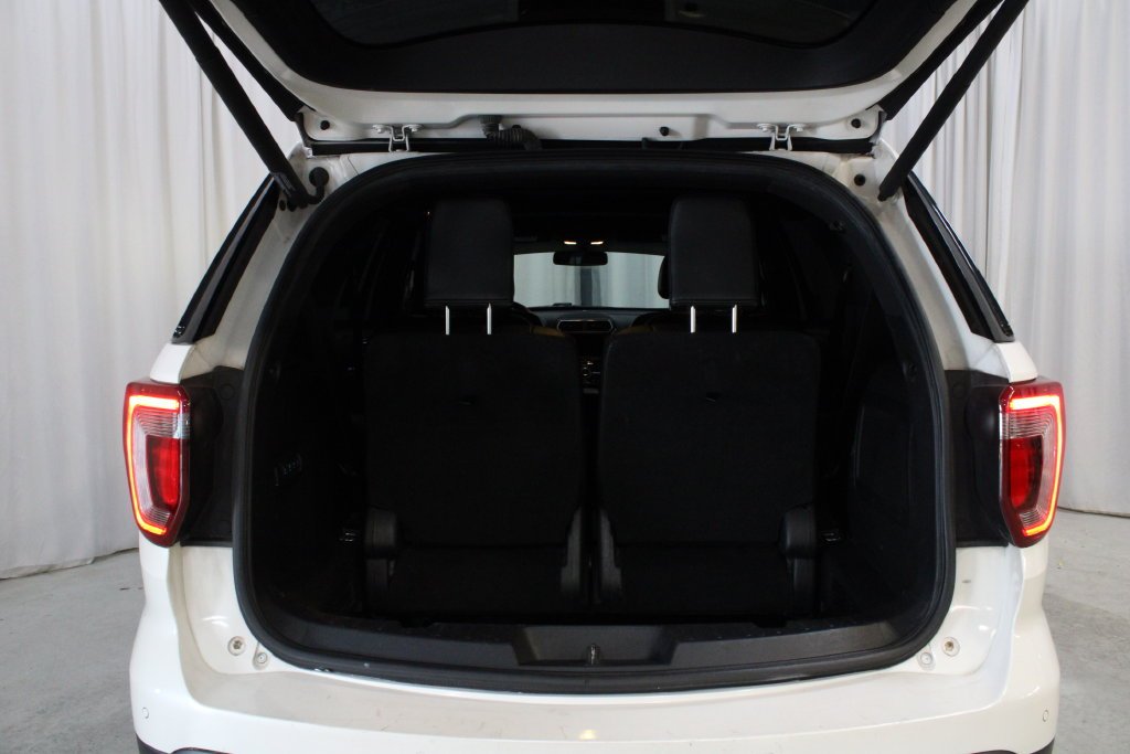 Used 2017 White Ford Sport image 32
