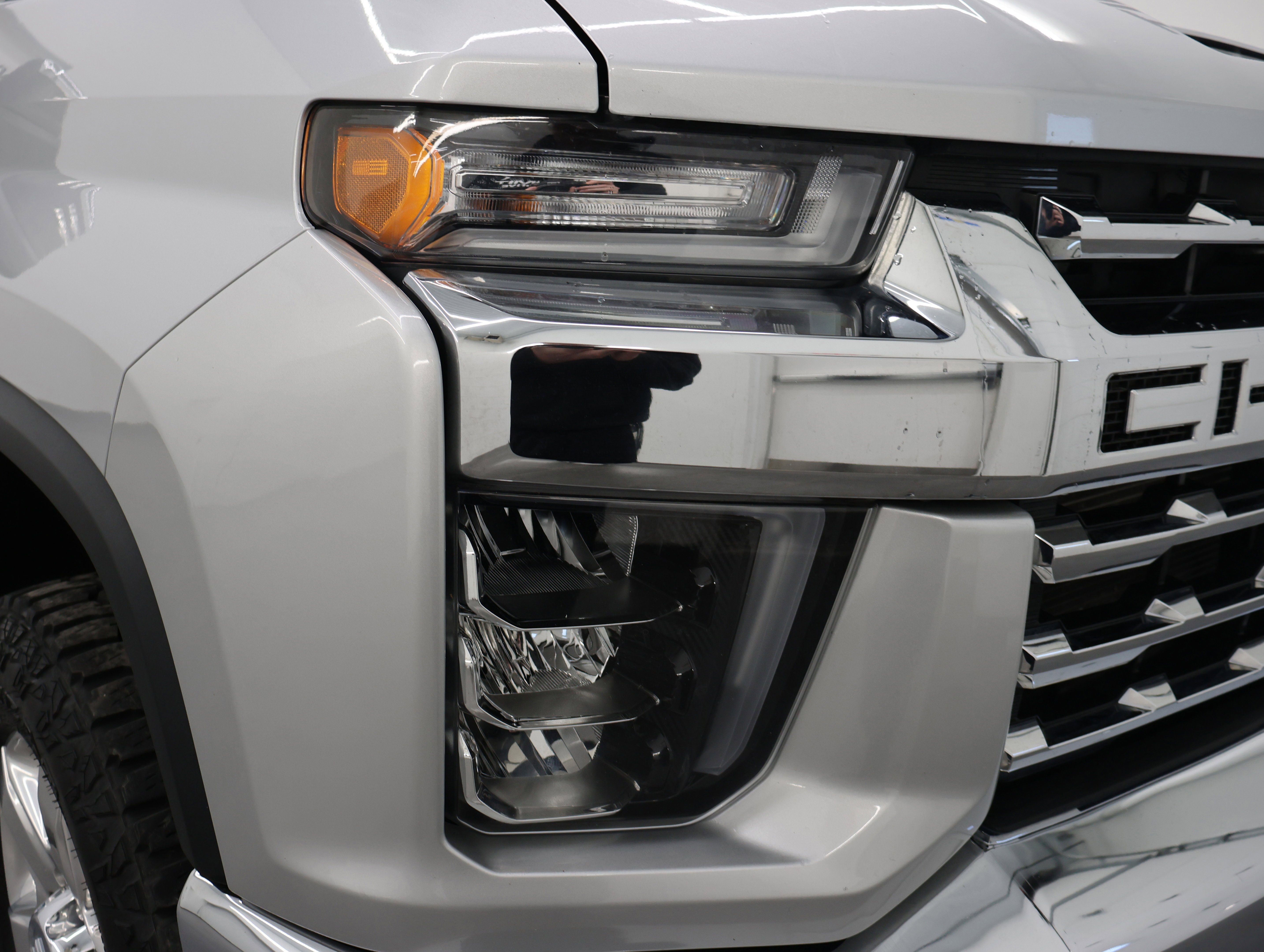 Used 2020 Silver Ice Metallic Chevrolet LTZ: CREW-SHORT-LTZ-Z71-DIESEL-4WD-NAV-HEAT/COOL SEATS-1 OWNER image 23