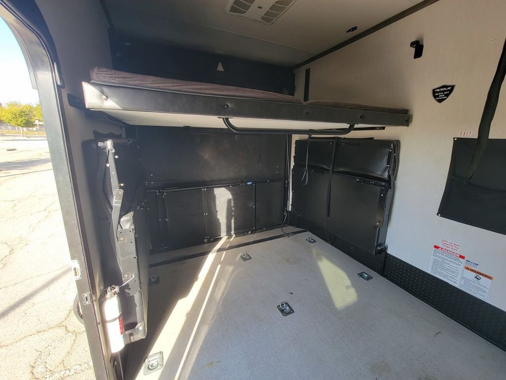 Used 2022  Rogue Toy Hauler image 27