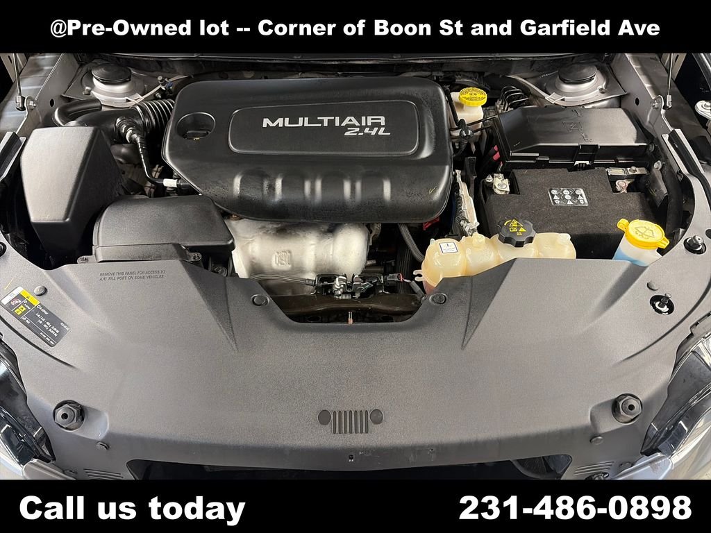 Used 2019 Silver Jeep Latitude Plus image 3