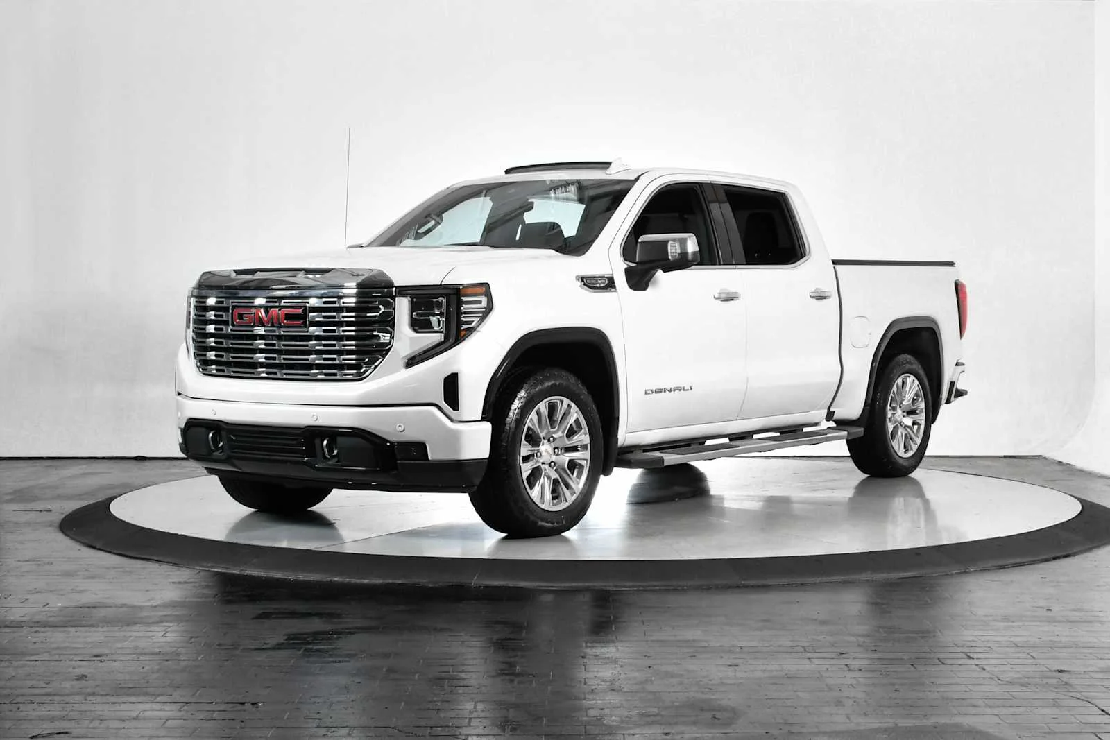 2024 GMC Sierra 4WD Crew Cab Short Box Denali's photo