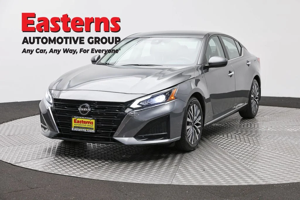 Used 2023 Gray Nissan 2.5 SV image 1