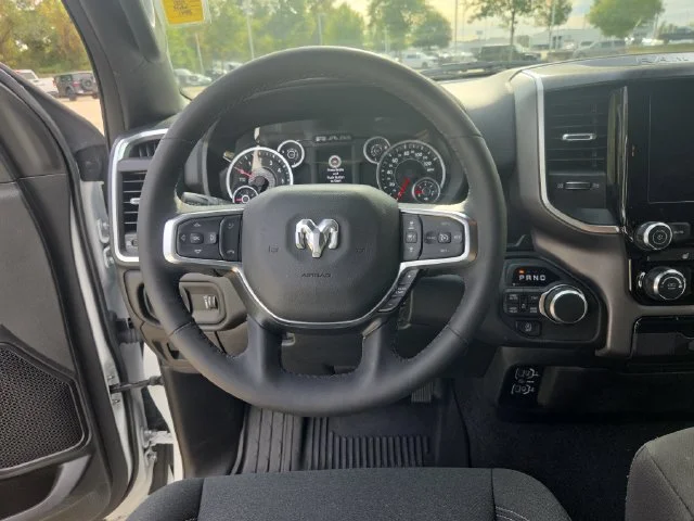 Used 2025 White Ram Big Horn/Lone Star image 14