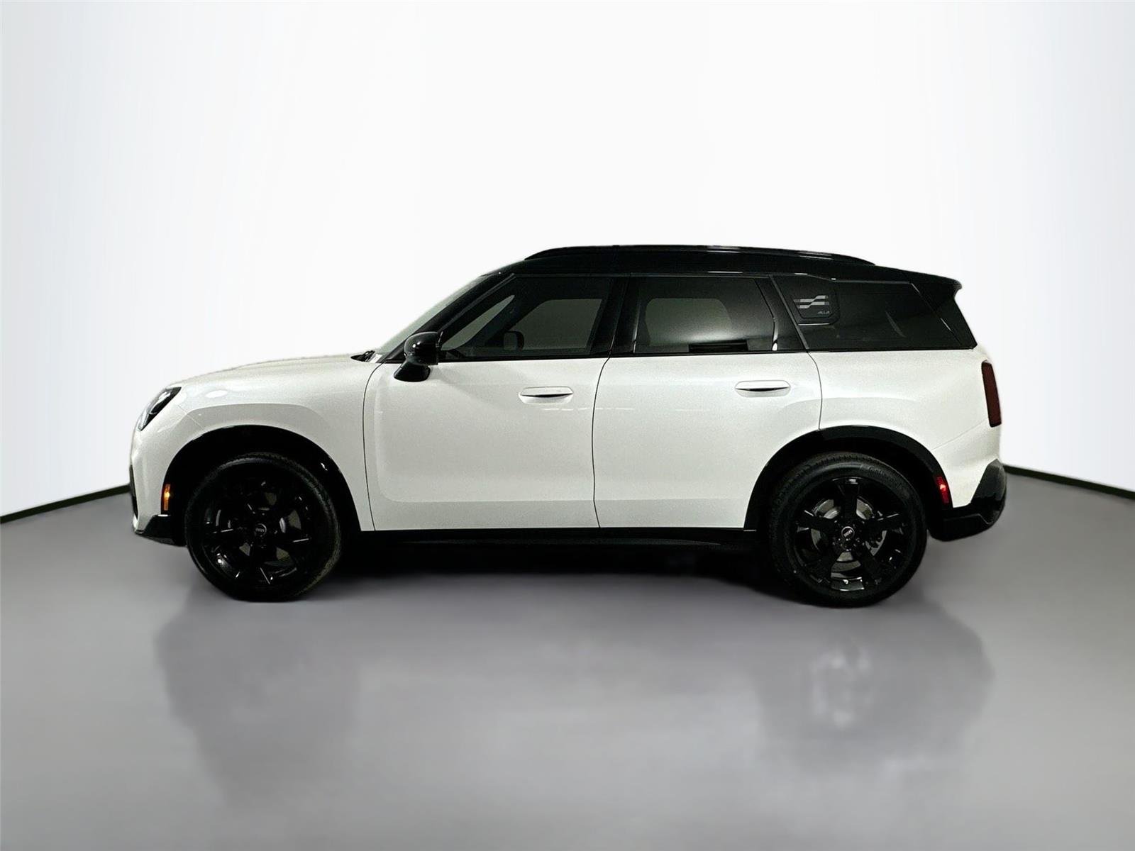 New 2026 Nanuq White Metallic MINI Iconic image 8