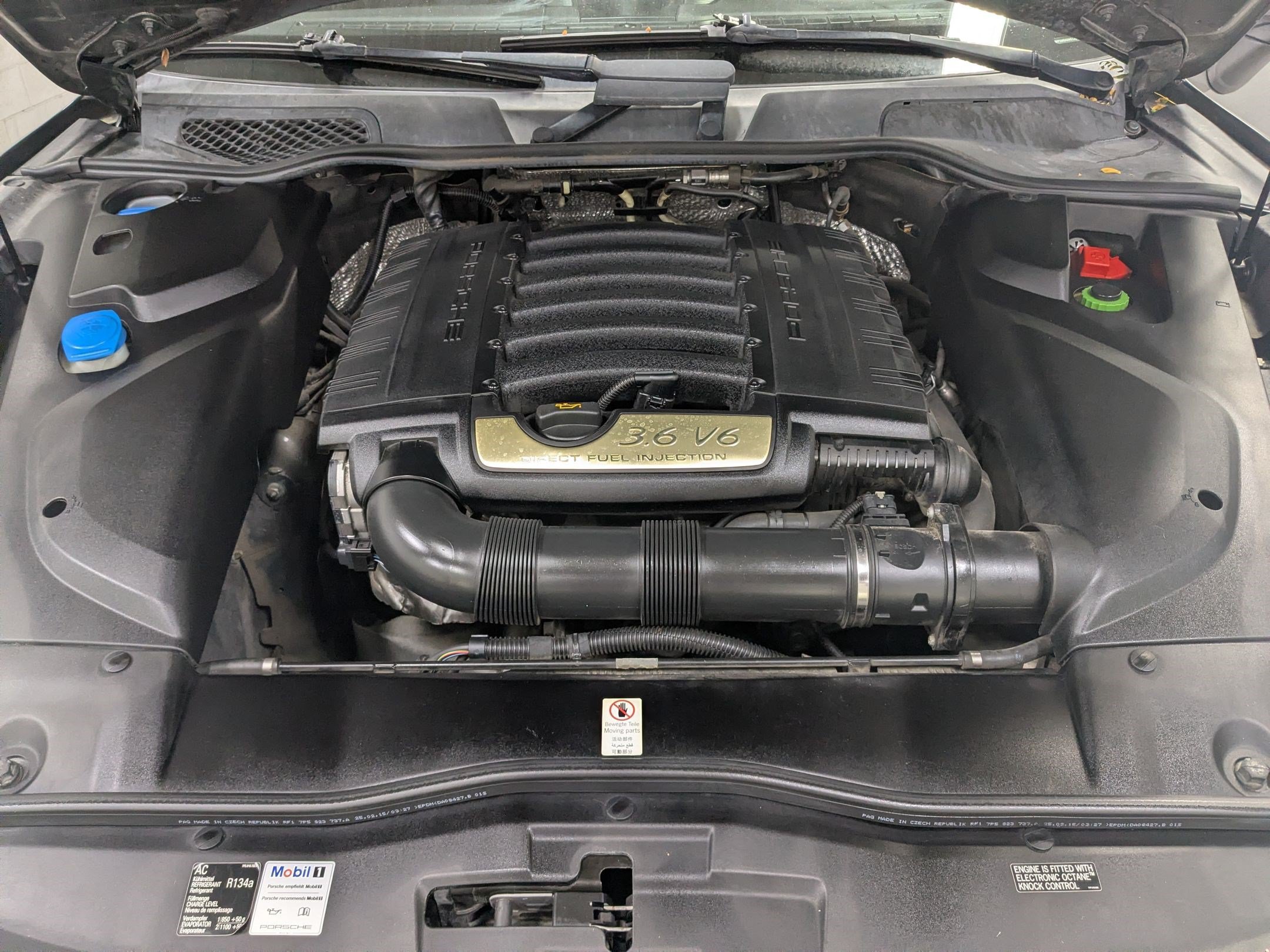 Used 2016 Meteor Gray Metallic Porsche Base image 28