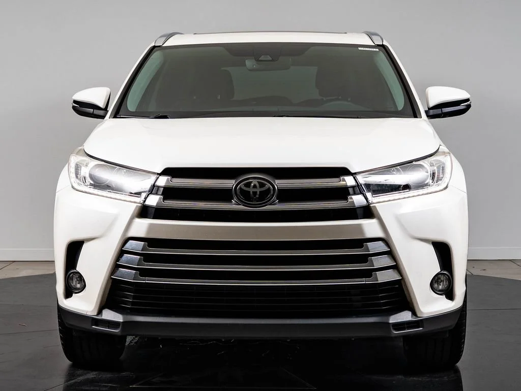 Used 2017 Blizzard Pearl Toyota Limited image 2