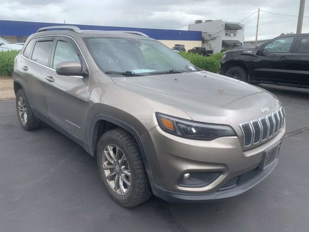 Used 2020 Light Brownstone Pearlcoat Jeep Latitude Plus image 5