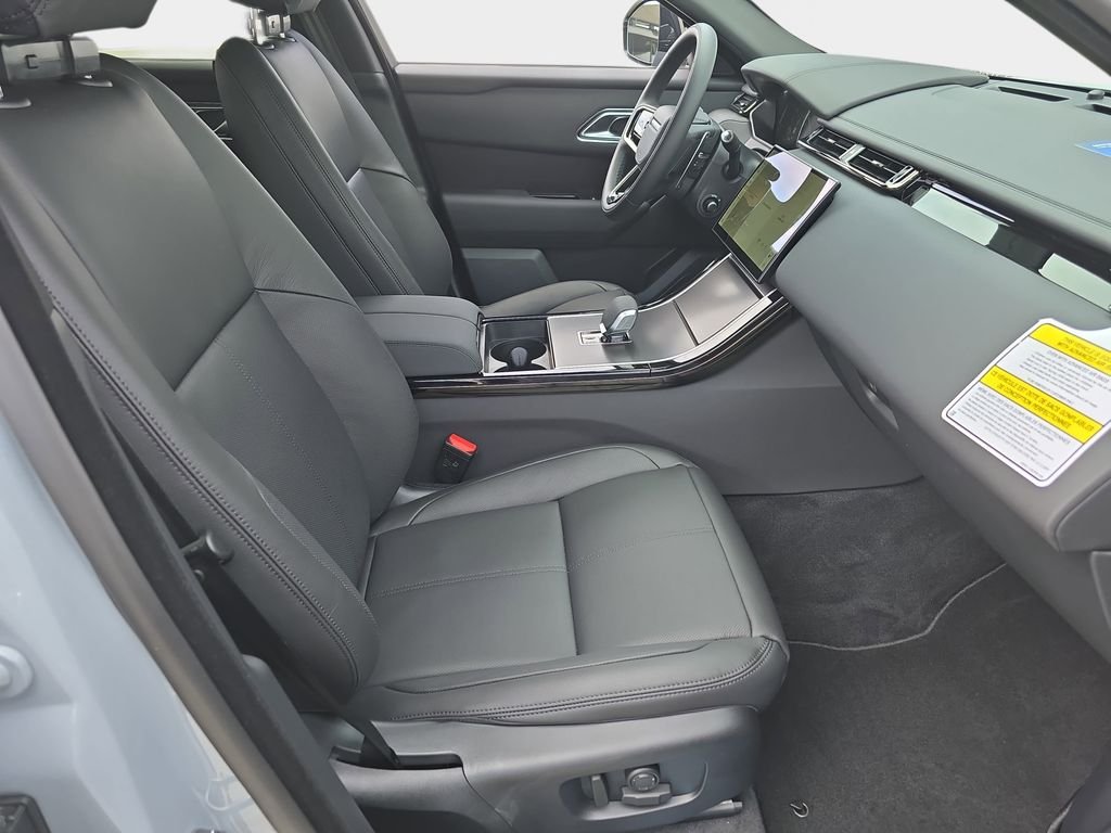 New 2026 Arroios Grey Land Rover Dynamic SE image 10