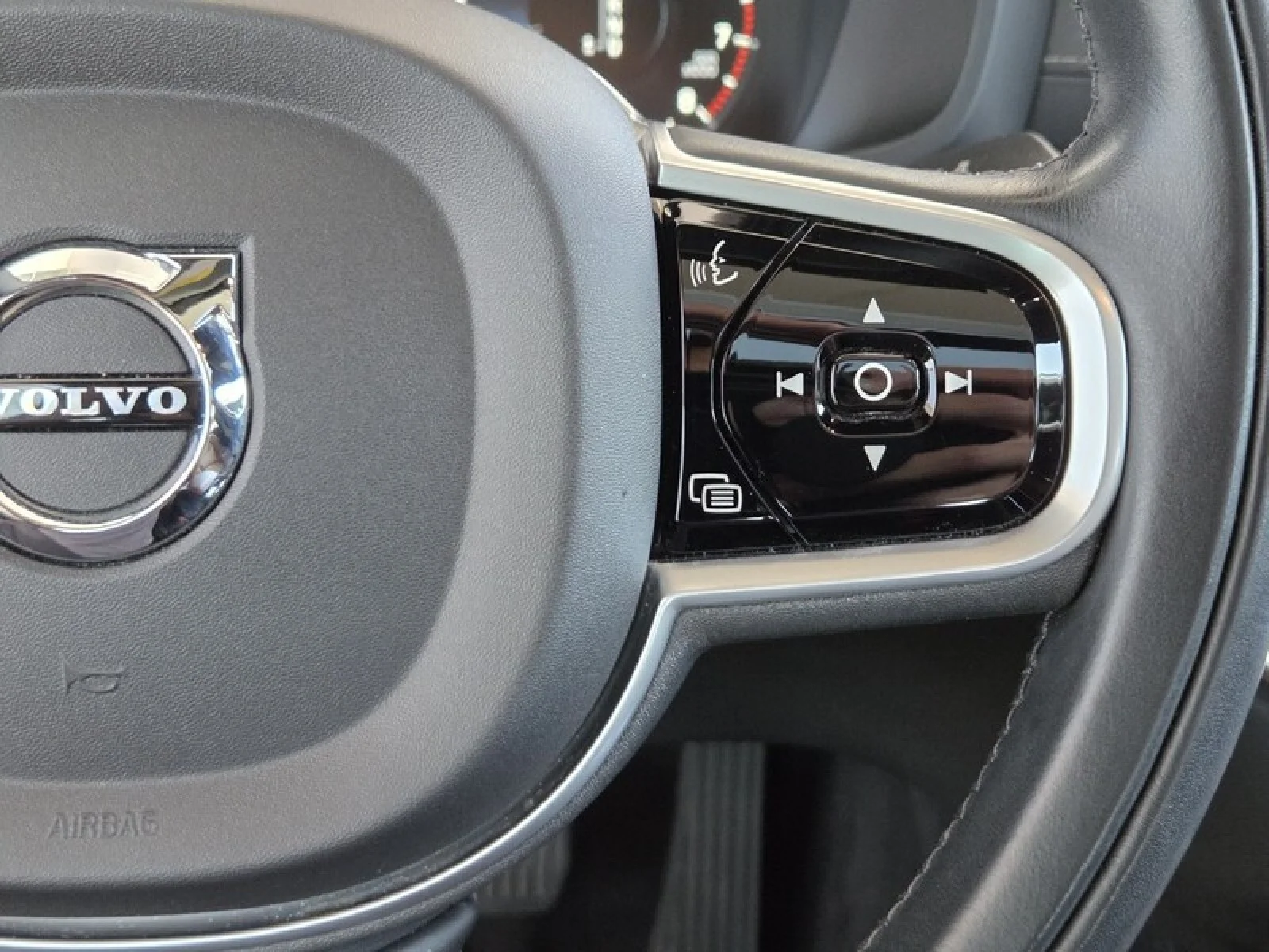 Used 2021 BLACK Volvo Inscription image 27