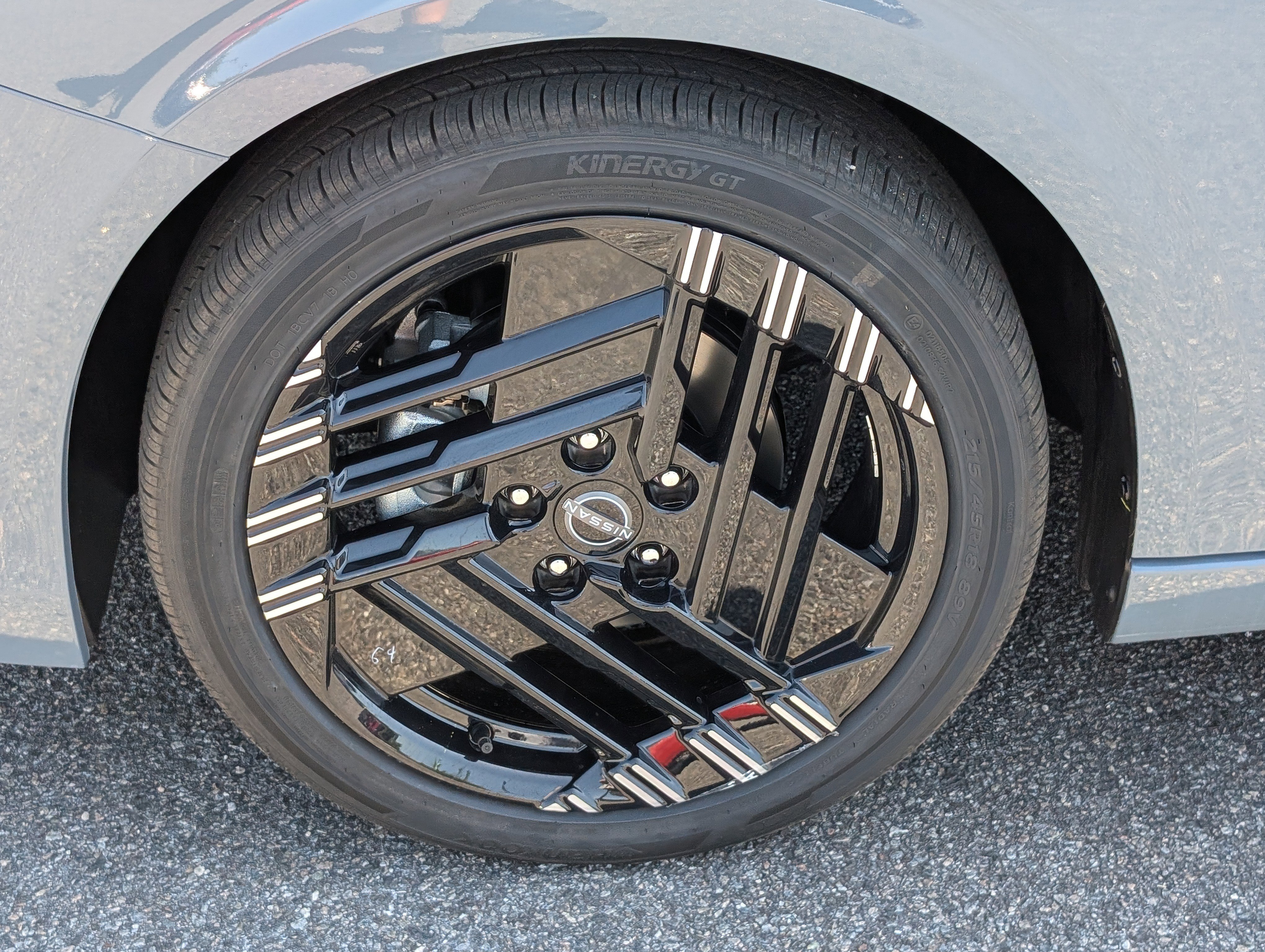 New 2026 Atlantic Gray Metallic / Super Black Two-tone Nissan SR image 13