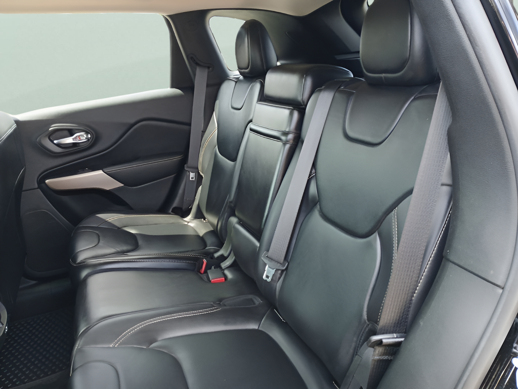Used 2017 Black Jeep Latitude image 25