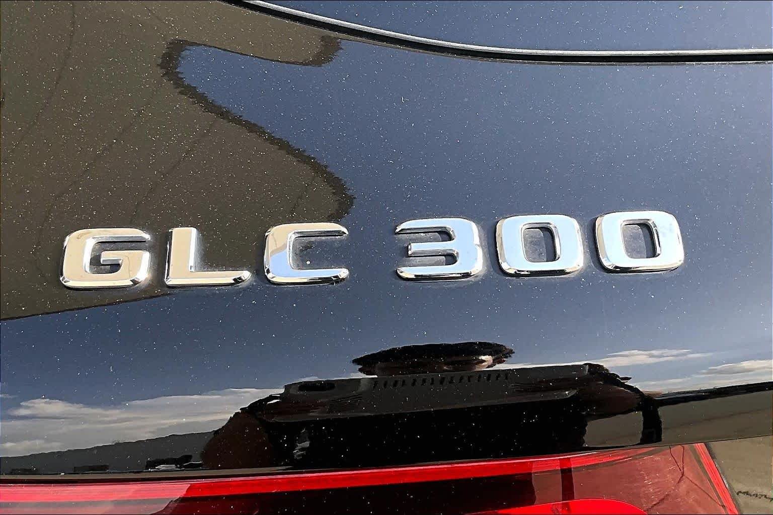 Used 2022 Black Mercedes-Benz GLC 300 image 28
