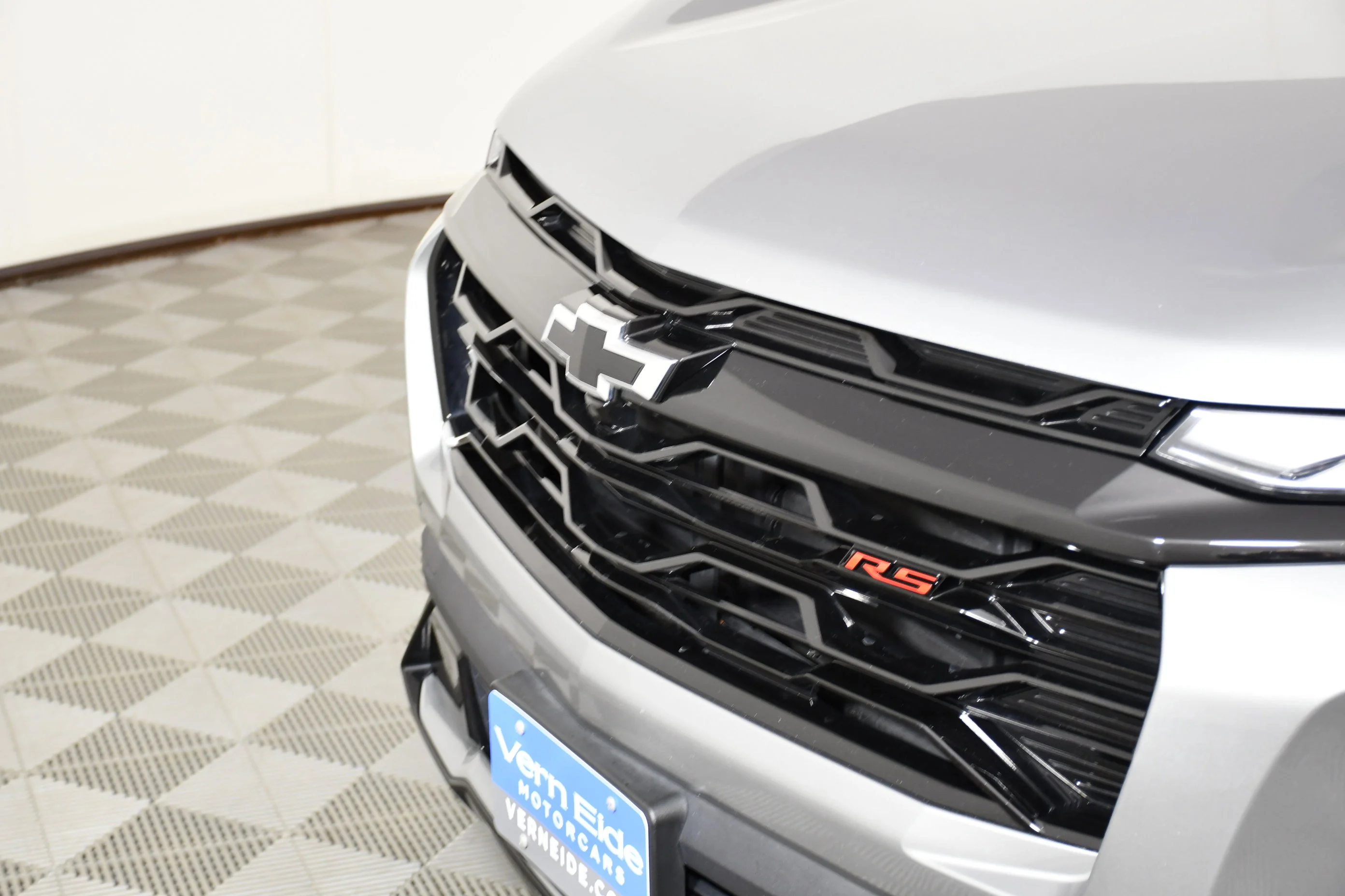 Used 2025 Sterling Gray Metallic Chevrolet AWD RS image 11