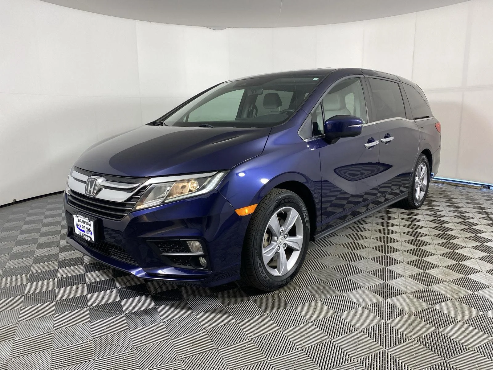 Used 2018 Obsidian Blue Pearl Honda EX-L image 3