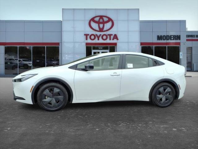 Used 2025 White Toyota  image 2
