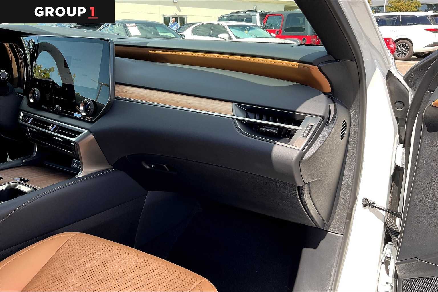 Used 2025 Eminent White Pearl Lexus Premium Plus image 15