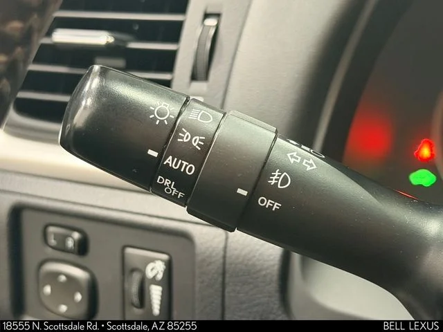 Used 2013  Lexus 200h image 25