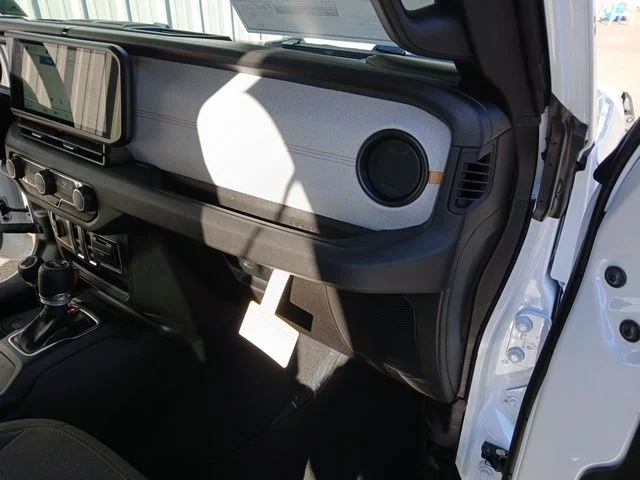 New 2026 Bright White Clear-Coat Exterior Paint Jeep Sport S image 19