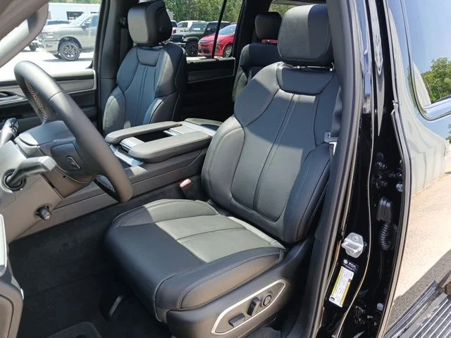 New 2026 High Gloss Black Exterior Paint Jeep Limited Altitude image 35