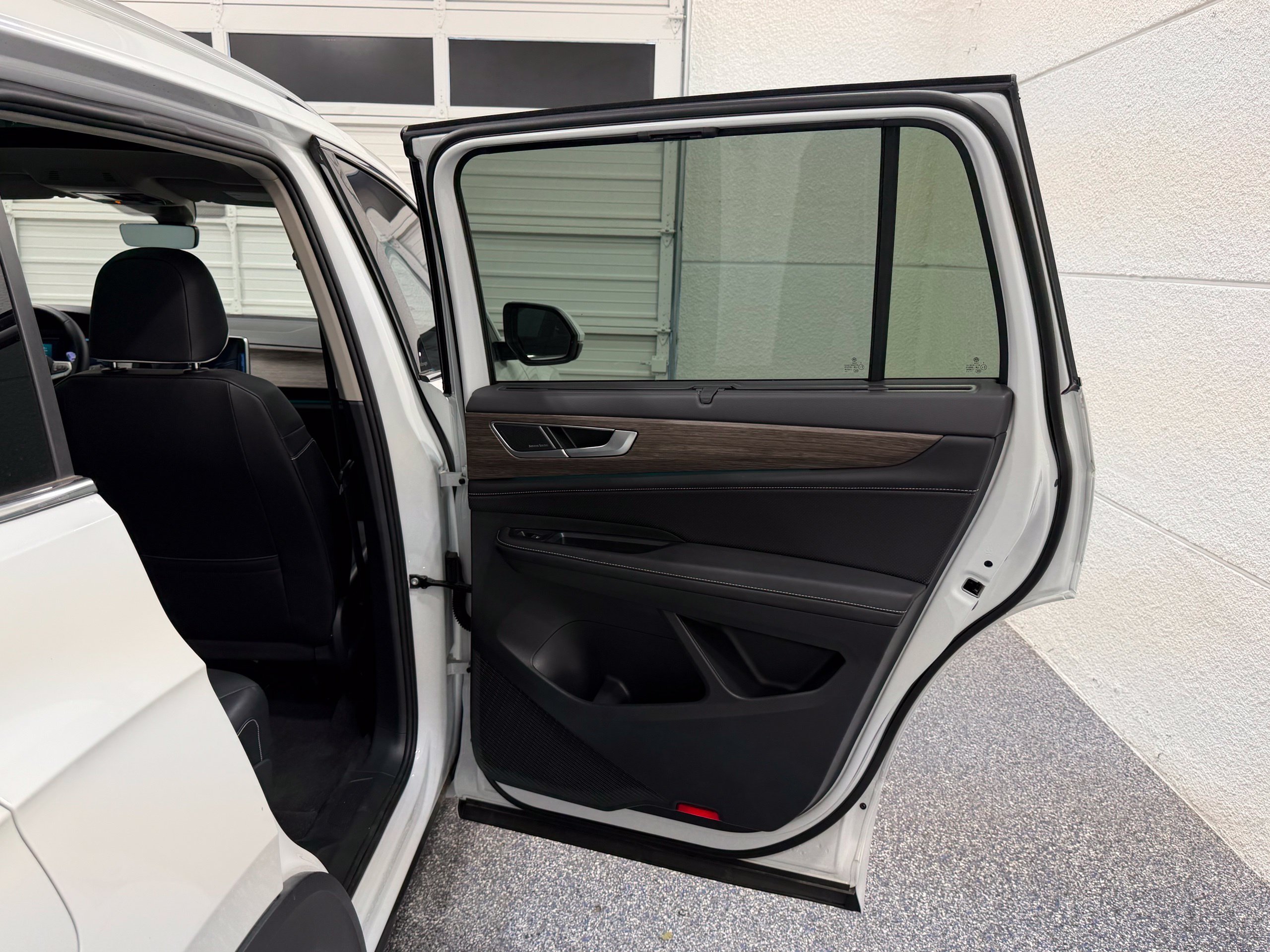 2025 Volkswagen Atlas SEL Premium R-Line - Photo 28
