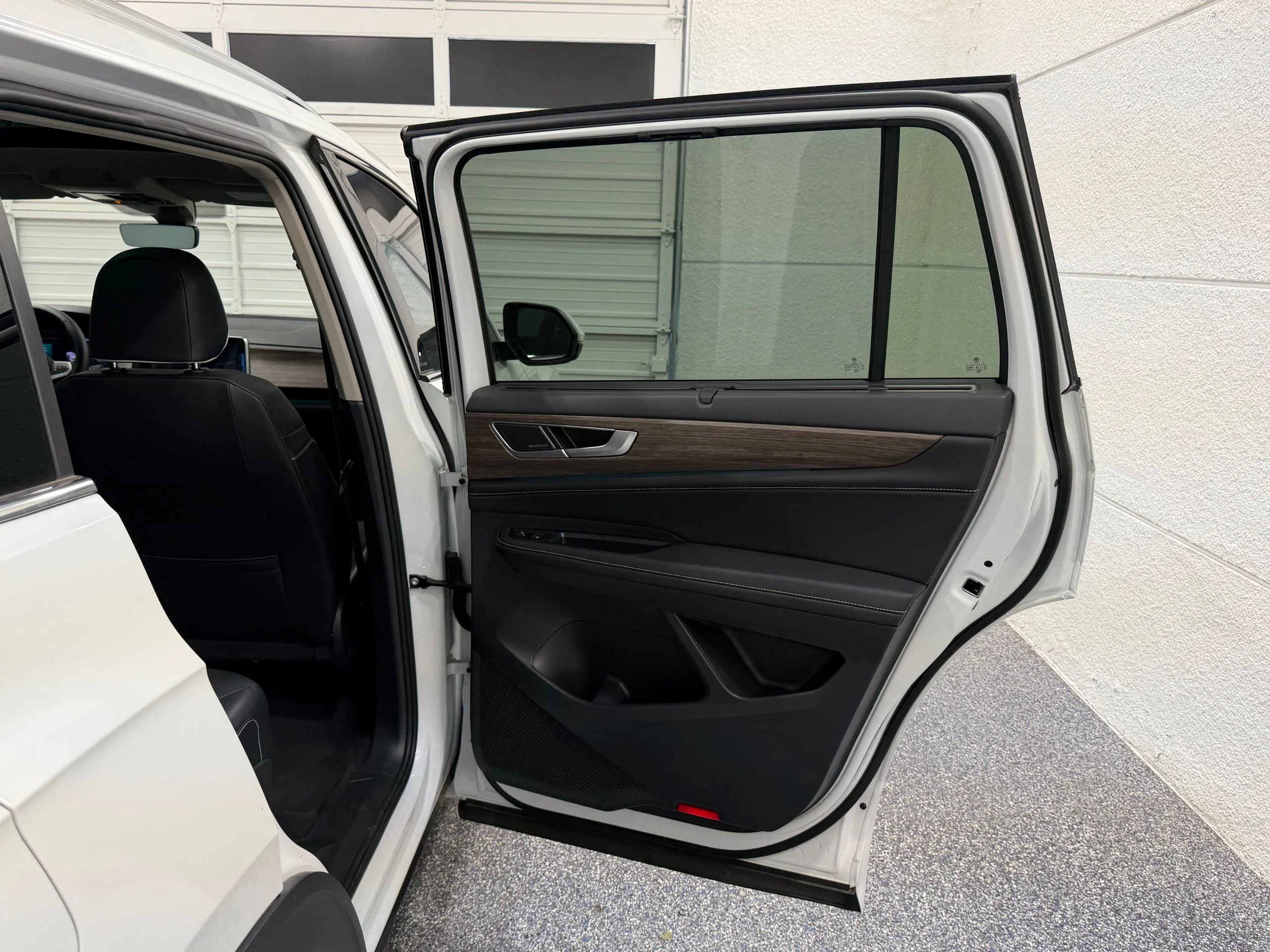 2025 Volkswagen Atlas SEL Premium R-Line - Photo 28