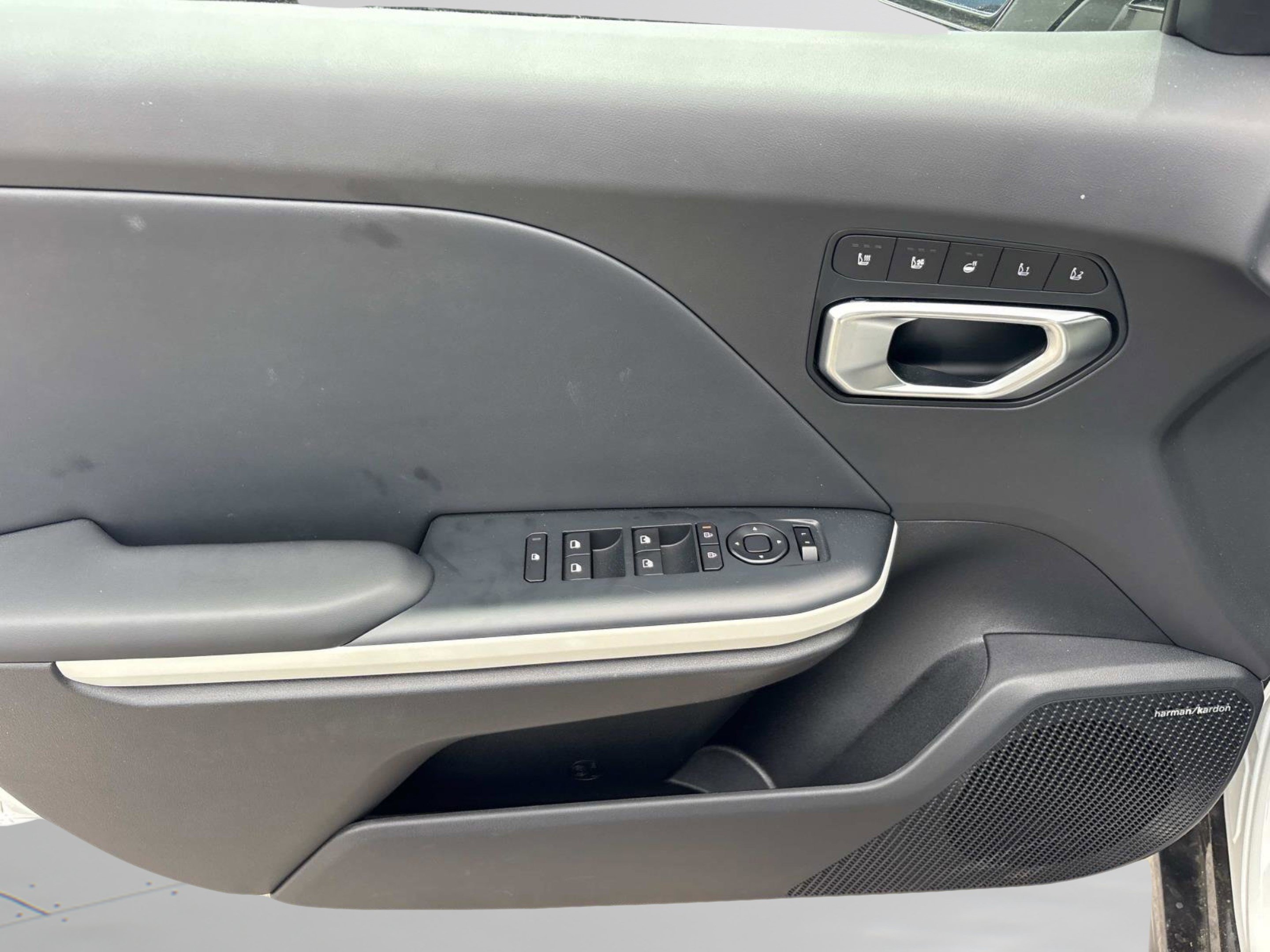 New 2026 Snow White Pearl Kia GT-Line Turbo image 16