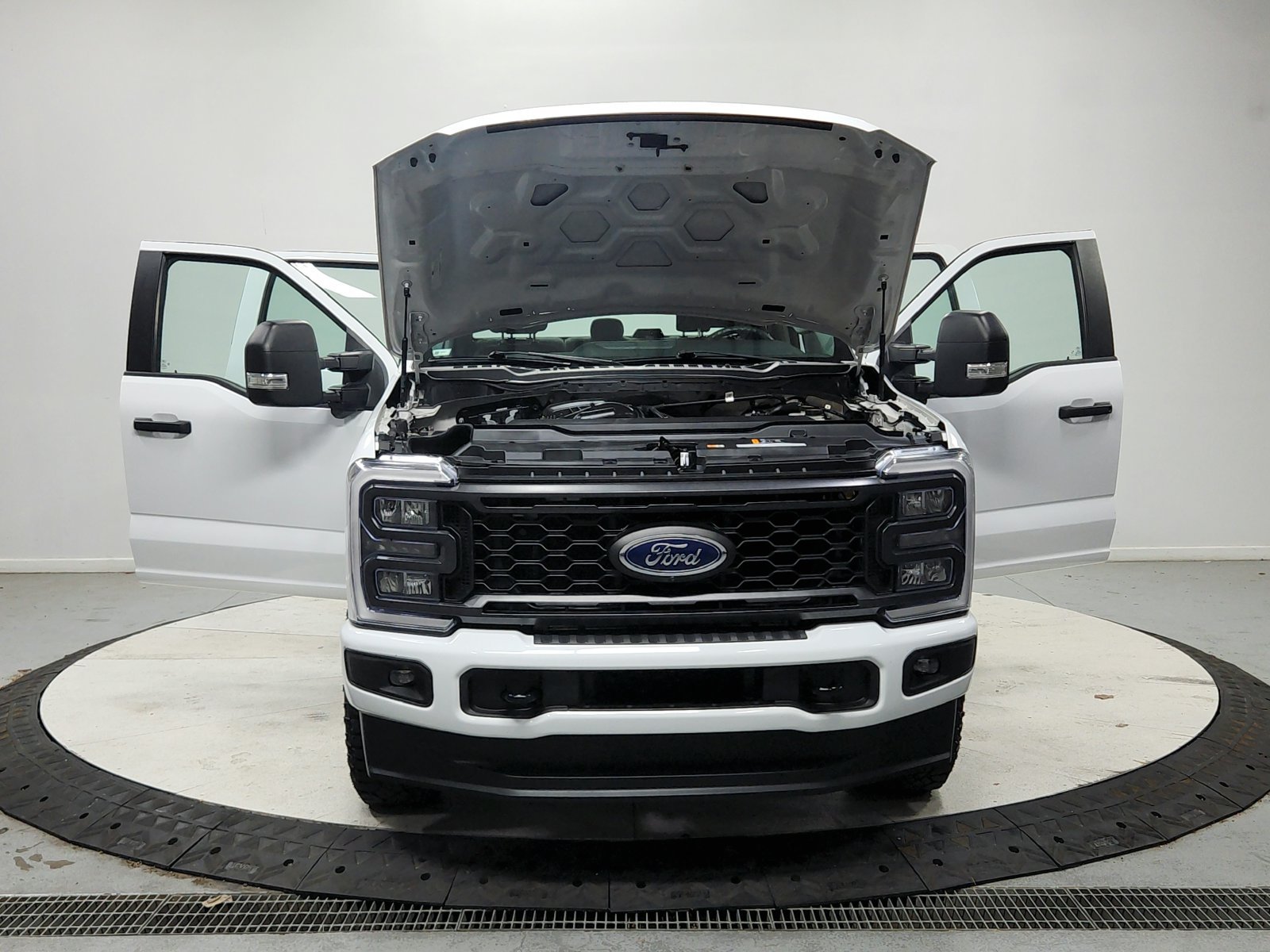 Used 2023 Oxford White Ford XL image 11