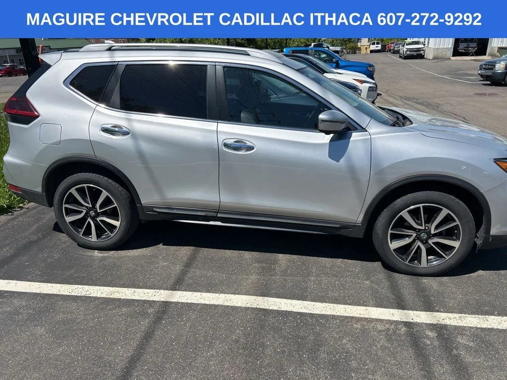 Used 2019 Silver Nissan SL image 3