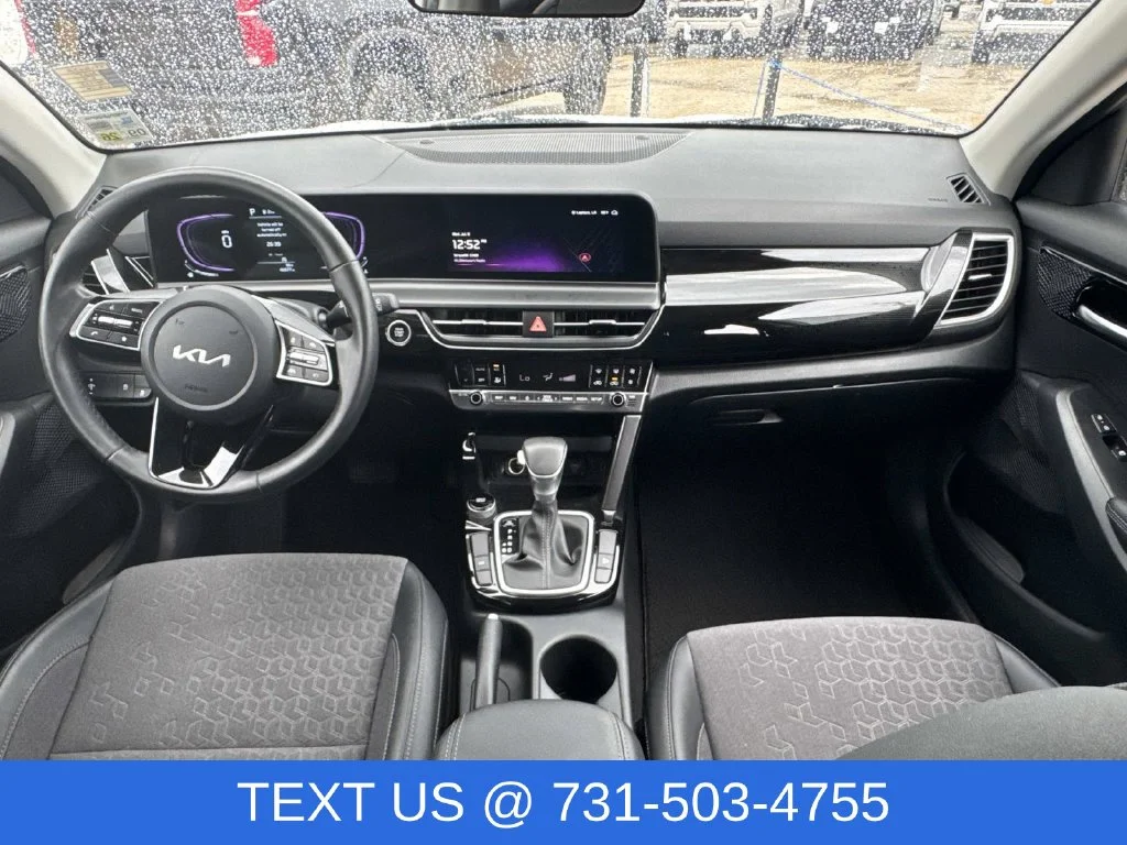 Used 2025 White Kia S image 19