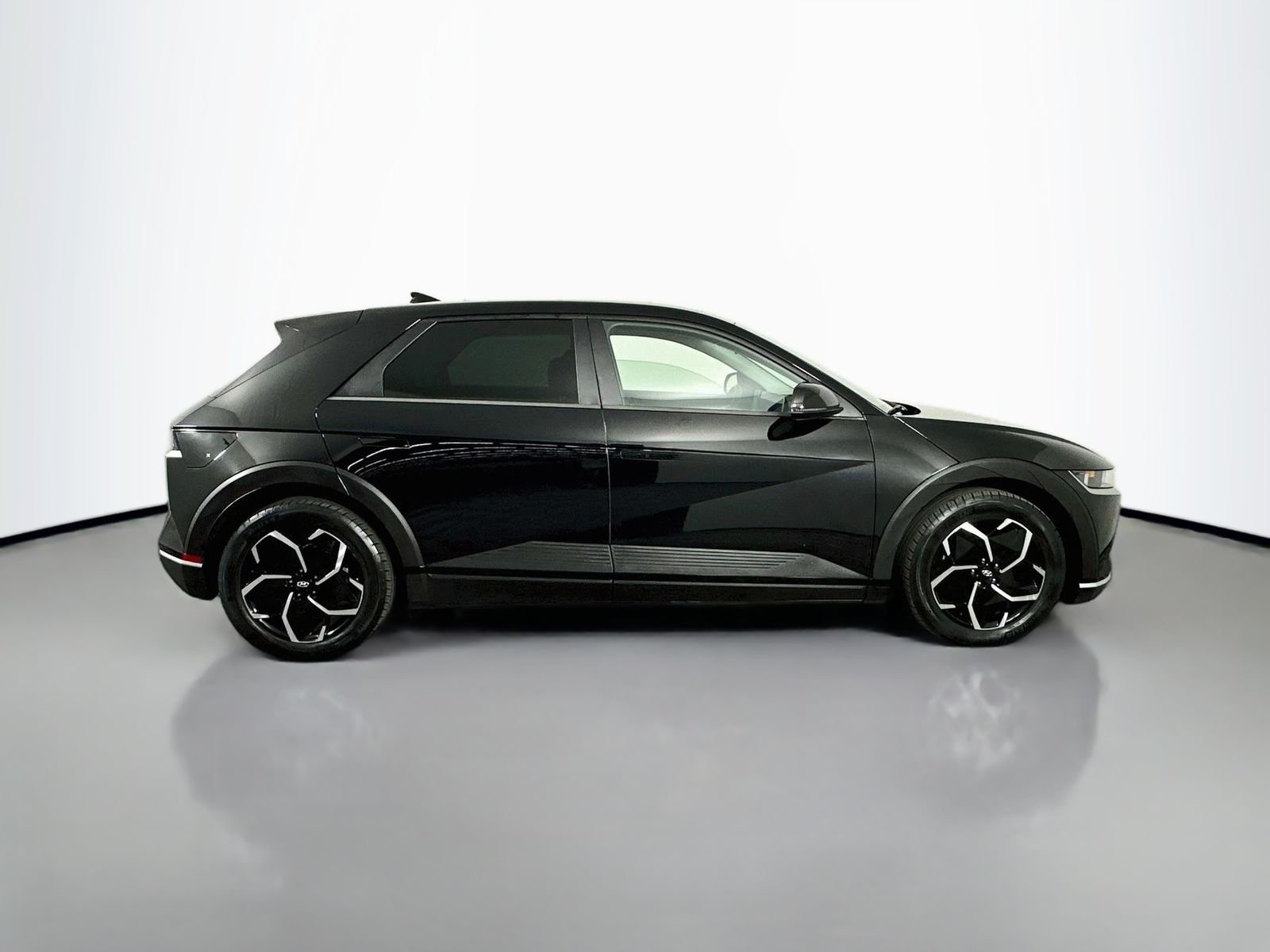 Used 2023 Abyss Black Hyundai SEL image 9