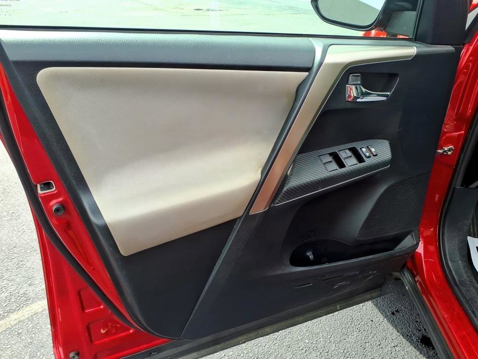 Used 2014 Barcelona Red Metallic Toyota XLE image 18