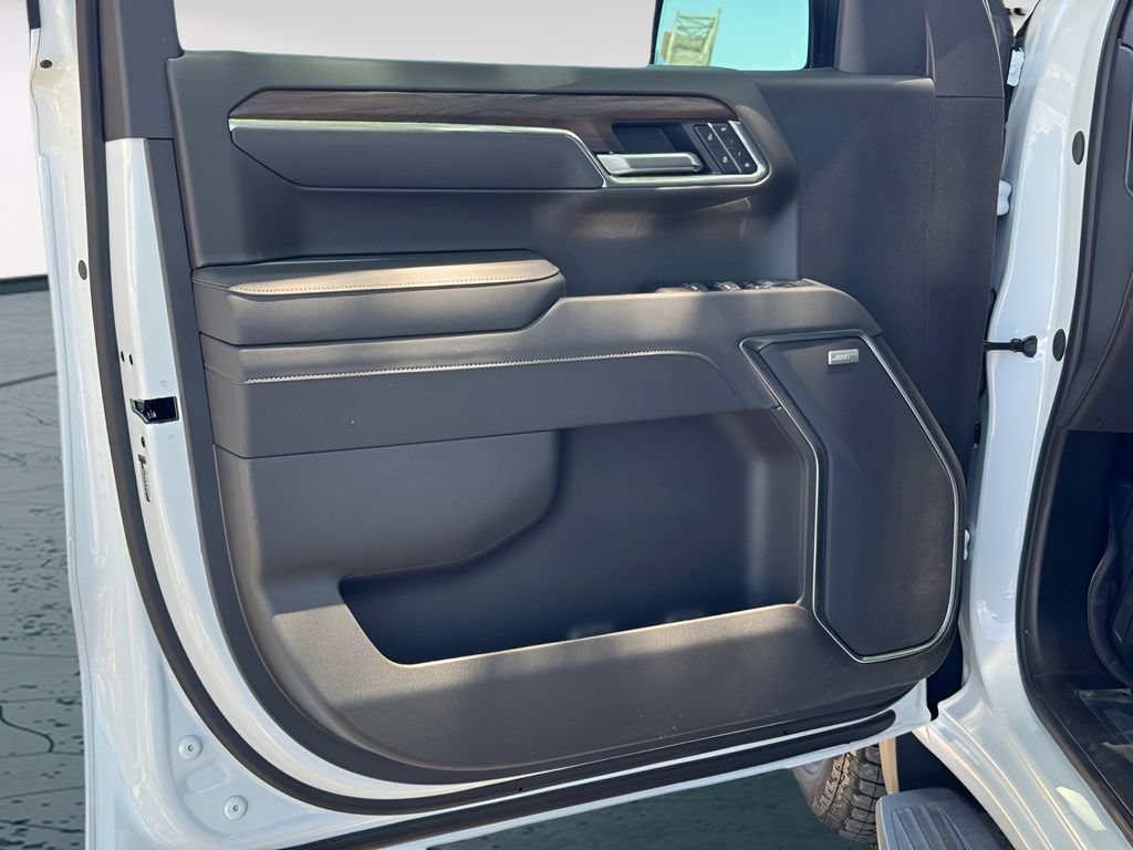 2026 GMC Sierra 1500 SLT - Photo 9