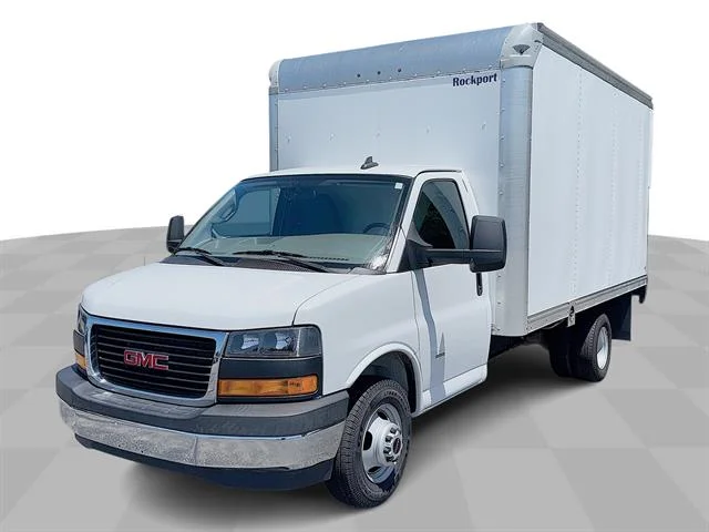 Used 2022 Summit White GMC Gas image 1