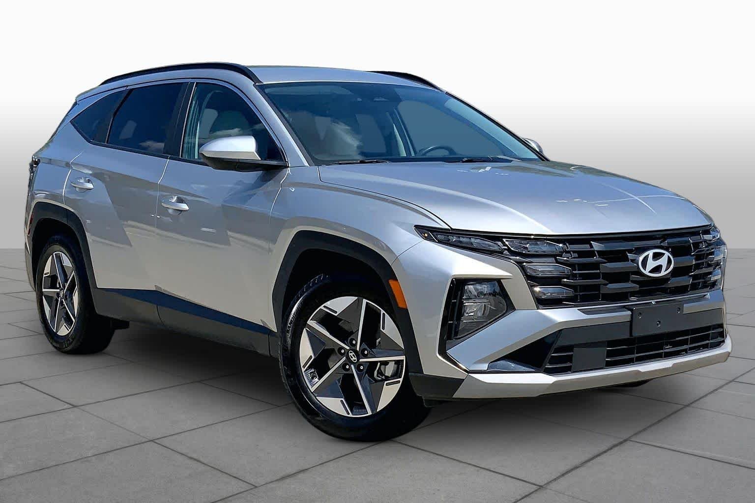 Used 2025 Shimmering Silver Hyundai SEL image 3