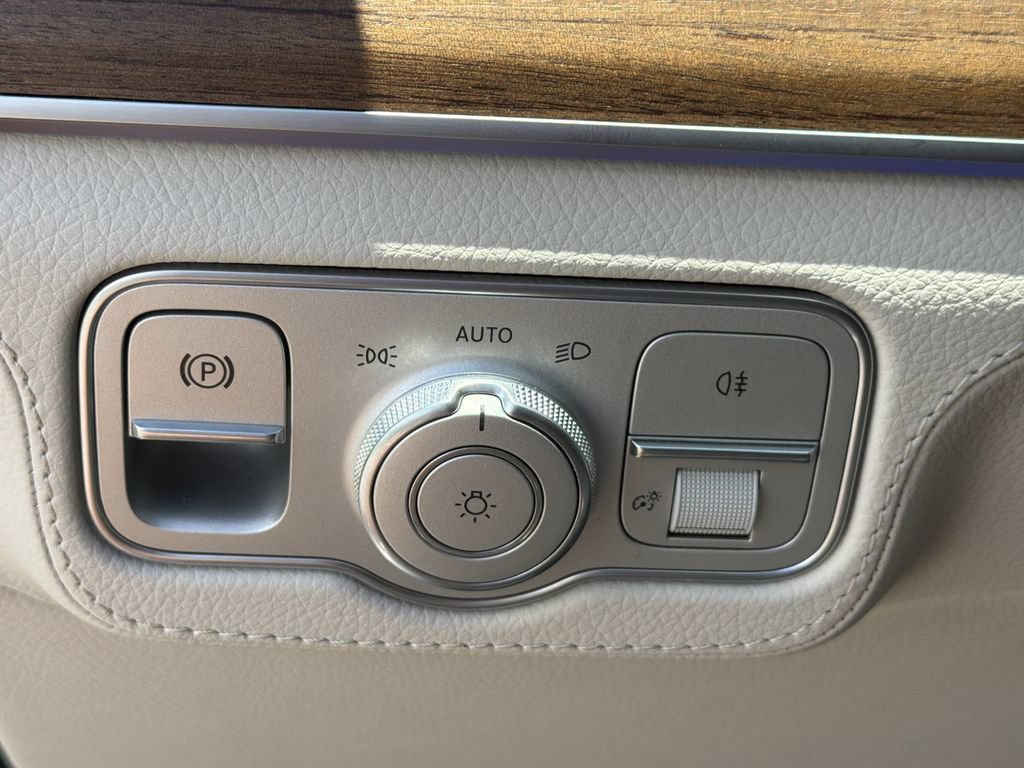 Used 2026 White Mercedes-Benz 4MATIC® image 30