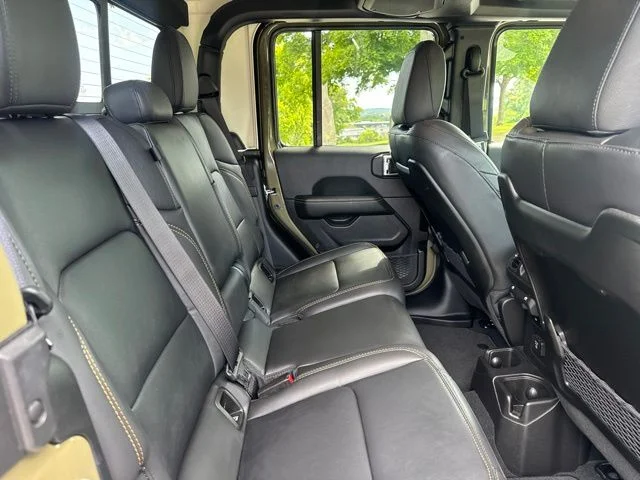 Used 2025  Jeep High Tide image 11