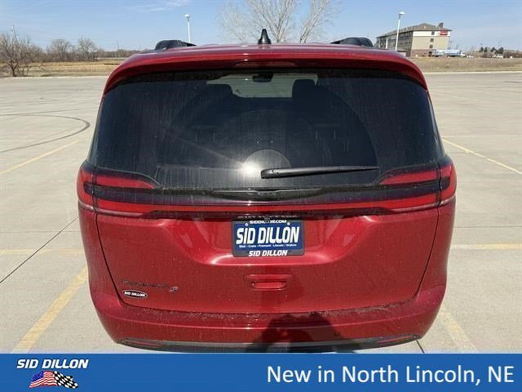 New 2026 Red Hot Pearl-Coat Exterior Paint Chrysler Select image 4