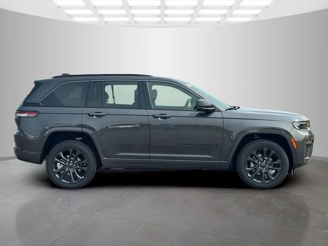 New 2026 Baltic Gray Metallic Clear-Coat Exterior Paint Jeep Limited image 8
