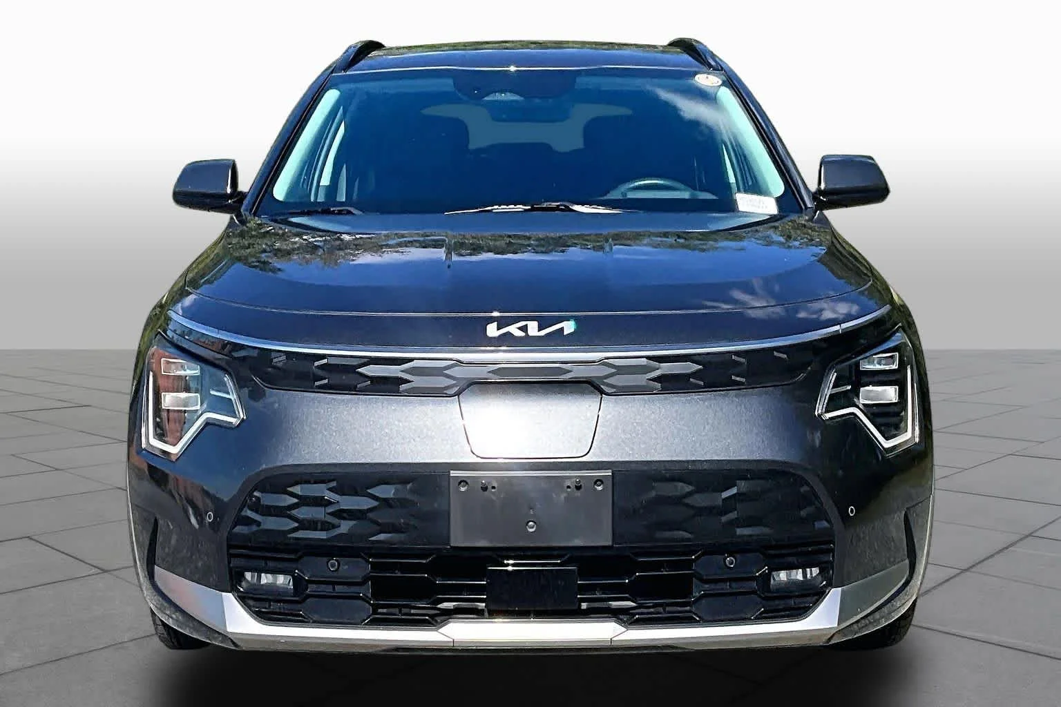 Used 2024 Graphite Gray Kia Wave image 3