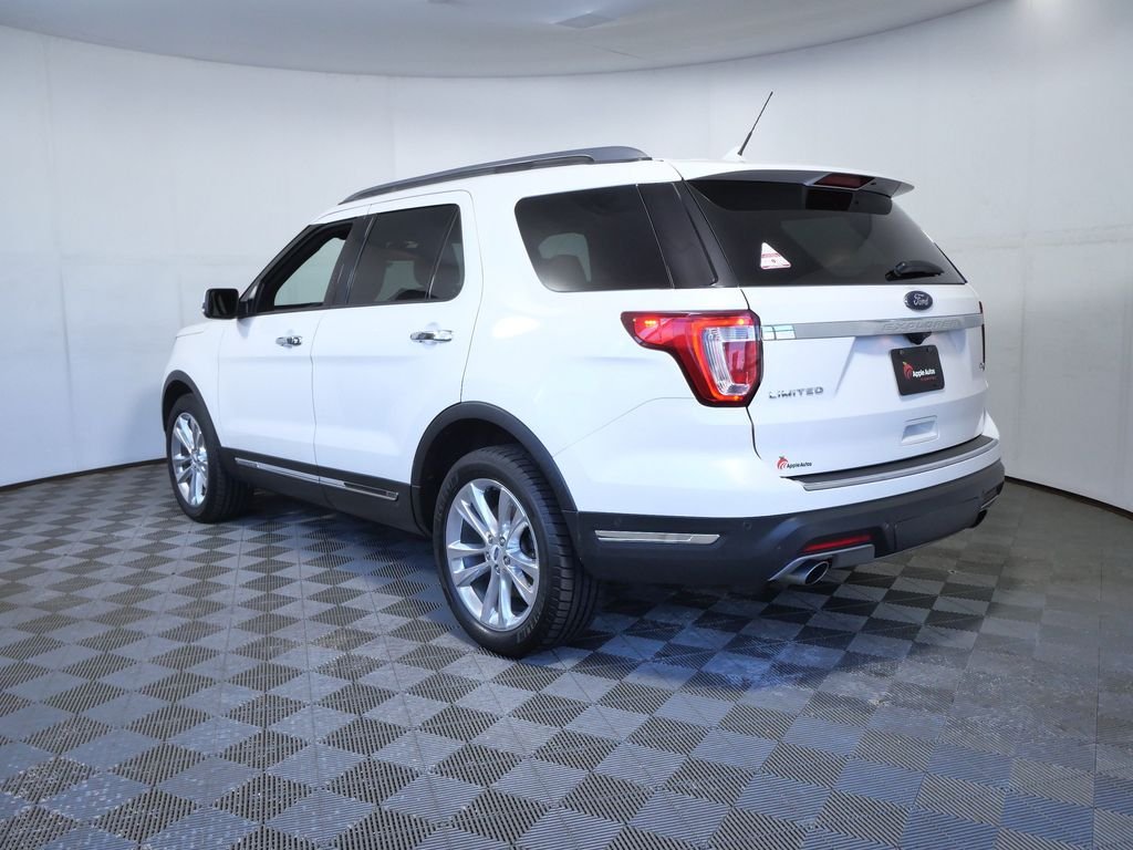 Used 2018 White Ford Limited image 3