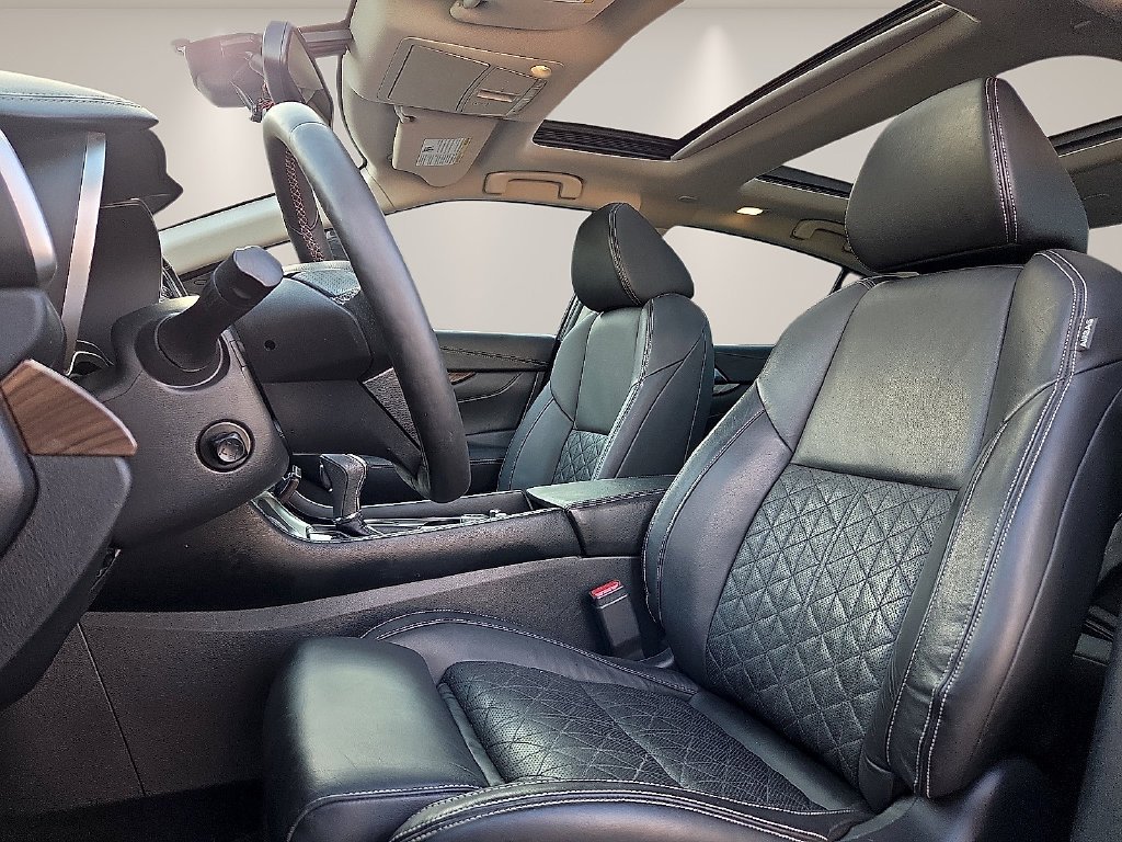 Used 2018 Black Nissan Platinum image 13
