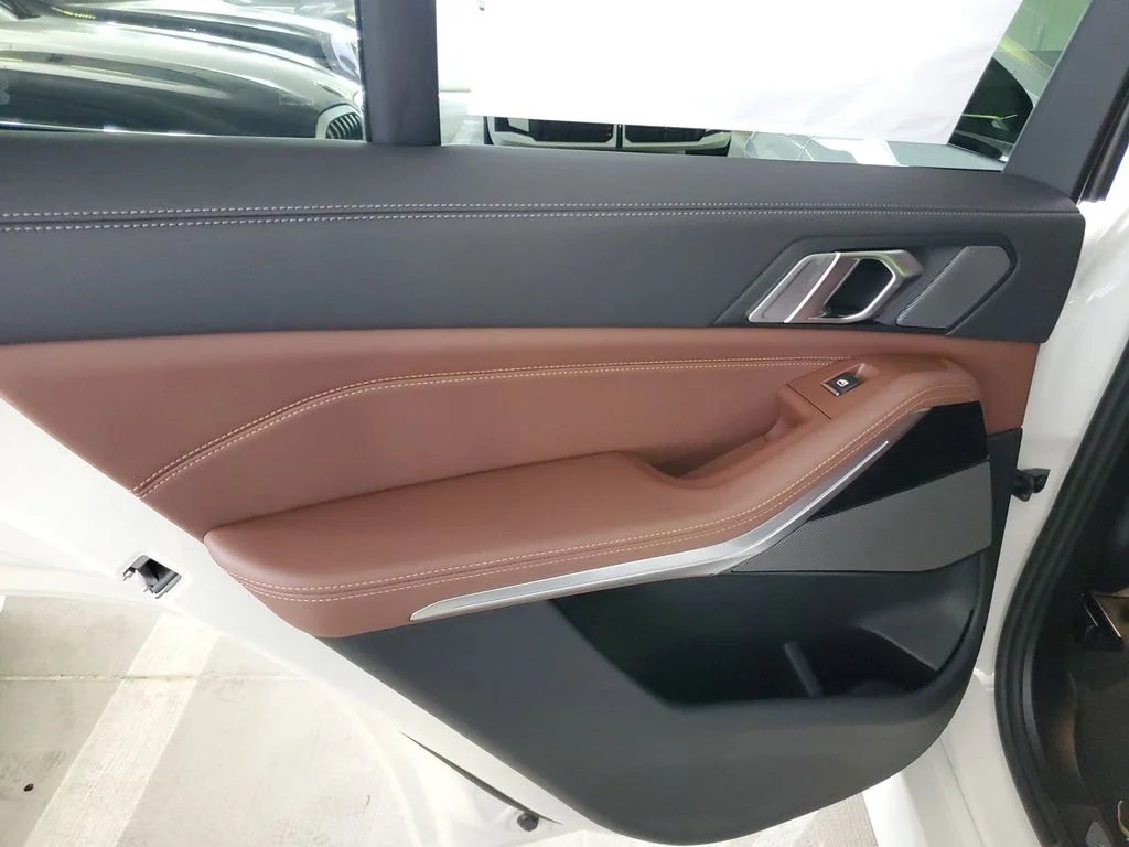 Used 2026 Alpine White BMW sDrive40i image 9
